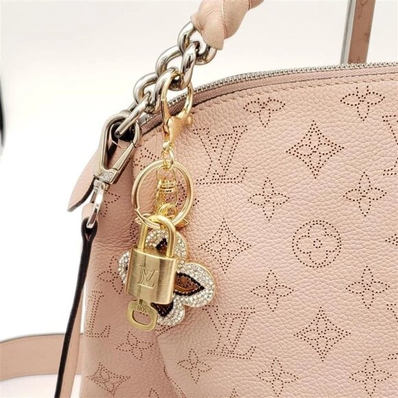 Authentic Louis Vuitton GoldLock & Key with Unbranded Clover Flower Charm - Picture 4 of 10